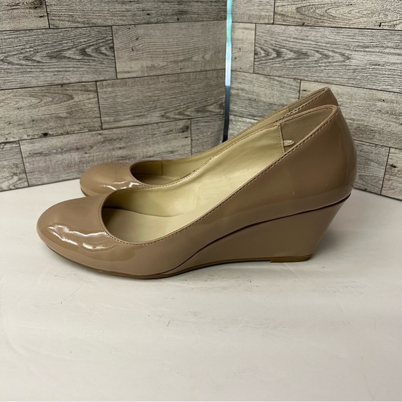 CL by Laundry Tan Wedge - Picture 2 of 6